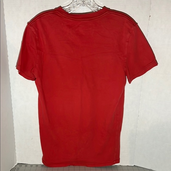 American Eagle Outfitters Red Tee with Blue Graphic - Picture 3 of 9